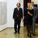 28. mai: Kronprinsessen er til stede ved åpningen av utstillingen "Shocked into Abstraction" med verk av Matias Faldbakken (Foto: C. Poppe, Scanpix)